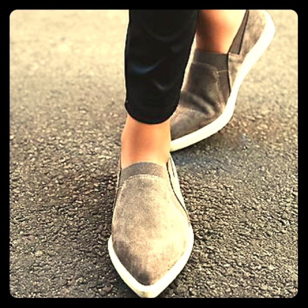 Naya Yvonne Slip-on Sneaker in Grey